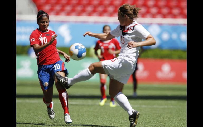 Las norteamericanas dominan el partido. REUTERS  /