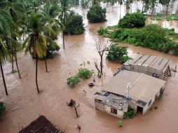 A su paso, el huracán dejó miles de damnificados y muchas viviendas dañadas en Cihuatlán.  /