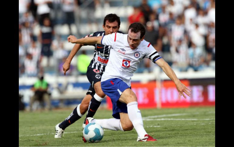 Gerardo Torrado (D) ha jugado bien las últimas jornadas del apertura, pero al parecer, la lesión le está pasando factura. MEXSPORT  /