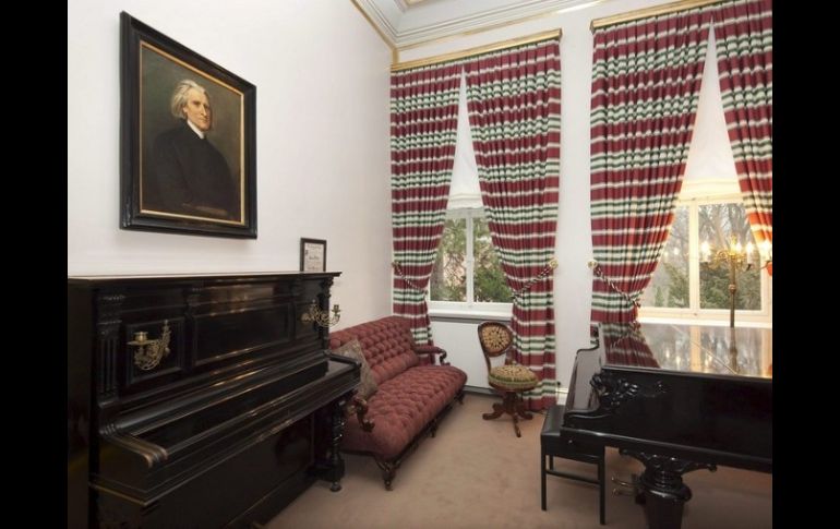 En la imagen, sala de música en la casa alemana del compositor Franz Liszt, la cual actualmente se encuentra abierta como museo. EFE  /