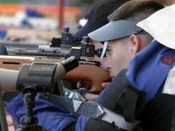 El ganador del oro durante los 50 metros de rifle tendido. AP  /