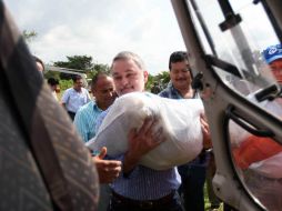 El gobernador Emilio González Márquez visitó la zona afectada por “Jova” el pasado lunes.  /