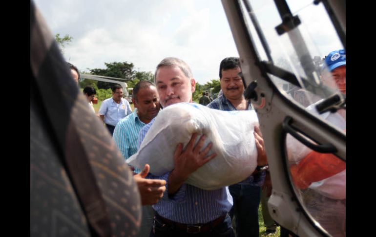 El gobernador Emilio González Márquez visitó la zona afectada por “Jova” el pasado lunes.  /