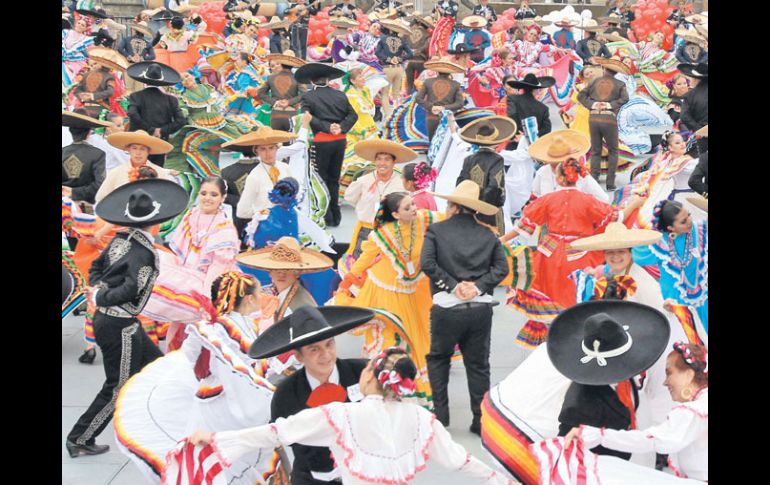 El mariachi monumental estará acompañado de un ballet folclórico.  /