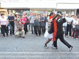 Clases de tango, cortesía del pabellón argentino.  /