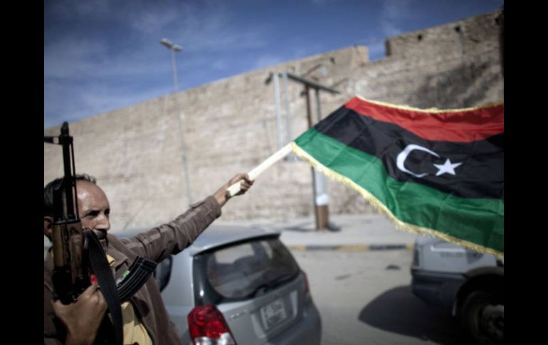 Combatientes celebran la caída de la ciudad natal de Muamar Gadhafi, Sirte. REUTERS  /