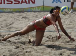 Bibiana Candelas salvando un punto durante la ronda semifinal. AP  /