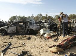 Vehículos del convoy que recibieron el impacto de un misil Hellfire lanzado desde el avión estadounidense. REUTERS  /