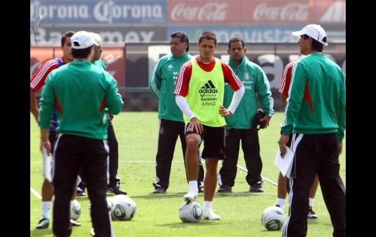 Javier Hernández durante un entrenamiento de la Selección Mexicana. MEXSPORT  /