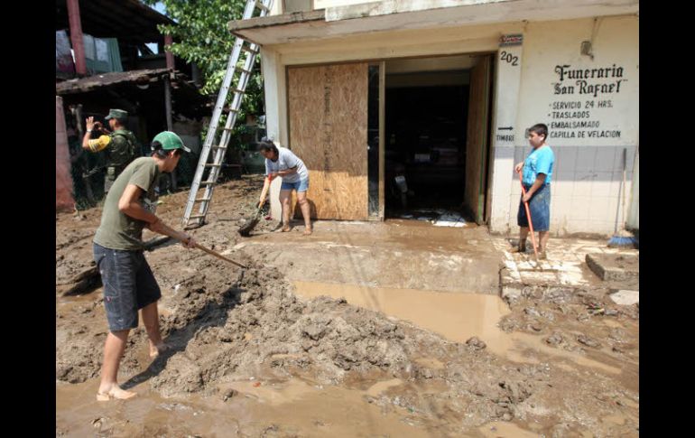 Luego de la tromba nocturna del miércoles, varias casas resultaron con inundaciones de hasta 50 centímetros. ARCHIVO  /