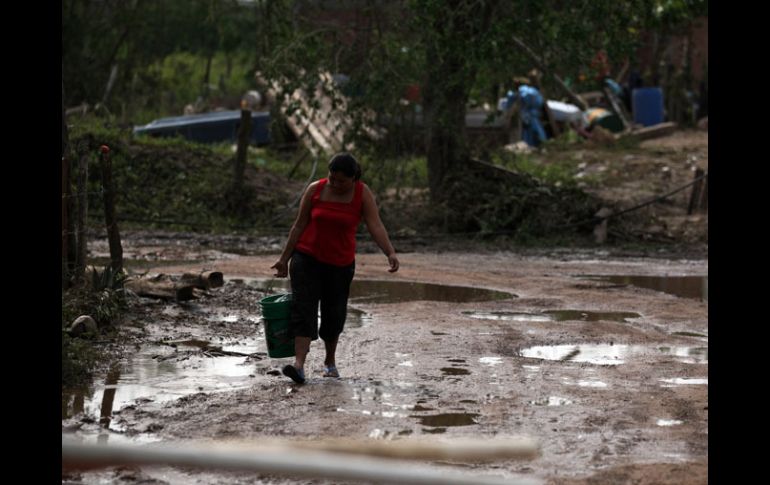 Los cheques entregados a los afectados que perdieron su casa o menaje por ''Jova'' fueron de hasta 24 mil pesos.  /