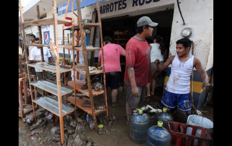 El huracán dejó afectaciones en cientos de viviendas.  /