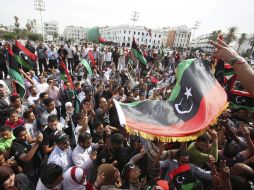 Imagen de las celebraciones por la caída de la ciudad de Sirte y la muerte del dirigente libio Muamar Gadhafi. EFE  /