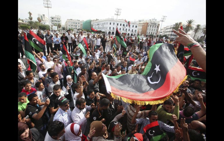 Imagen de las celebraciones por la caída de la ciudad de Sirte y la muerte del dirigente libio Muamar Gadhafi. EFE  /