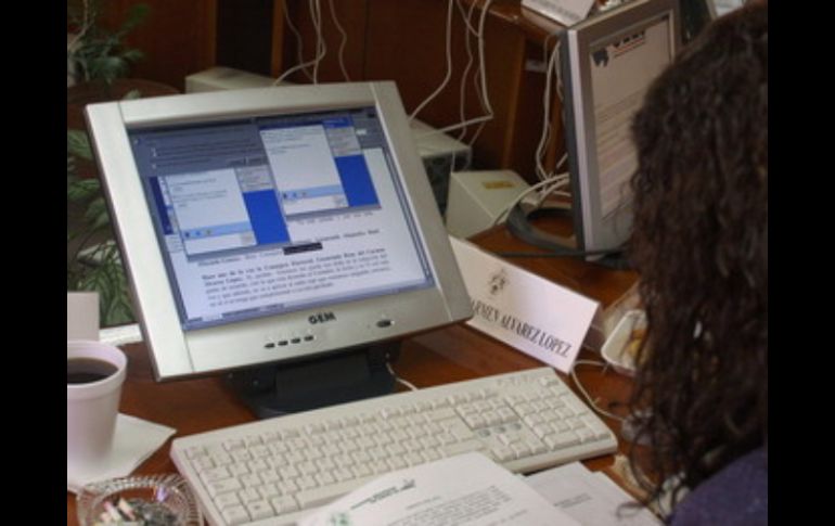 A un mayor acceso a la comunicación digital, las mujeres generan resultados más productivos. ARCHIVO  /