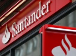 Santander comercializa sus créditos a través de una red de más de 13 mil concesionarios de automóviles. ESPECIAL  /