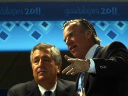 Jorge Vergara de Chivas y Carlos Andrade de COPAG durante la ceremonia de apertura de los Juegos Panamericanos 2011. MEXSPORT  /