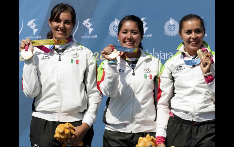 Las arqueras mexicanas Mariana Avitia, Aida Roman y Alejandra Valencia ganaron la medalla de oro en tiro con arco por equipos. NTX  /