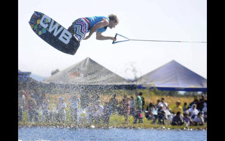 El ganador estadounidense, Andrew Adkison, logró una rutina limpia y con grandes trucos. EFE  /