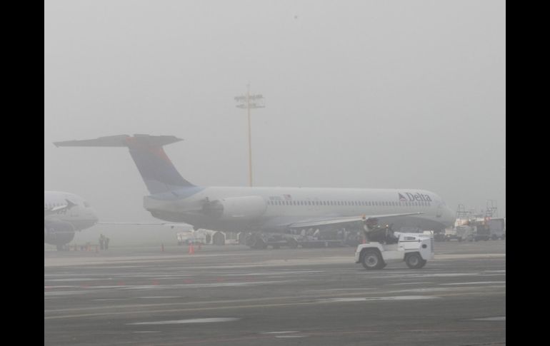 La poca visibilidad en las pistas obligó a retrasar los viajes.  /