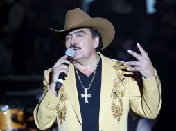 En la imagen, el cantautor Joan Sebastian al principio de su presentación en el Palenque de las Fiestas de Octubre.  /