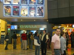 En 2010 se reportaron cuatro mil 818 pantallas de cine comercial en el país. ARCHIVO  /