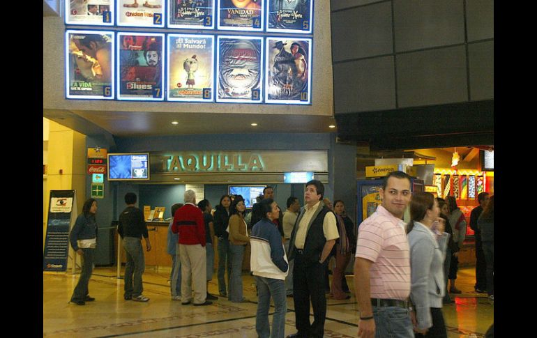 En 2010 se reportaron cuatro mil 818 pantallas de cine comercial en el país. ARCHIVO  /