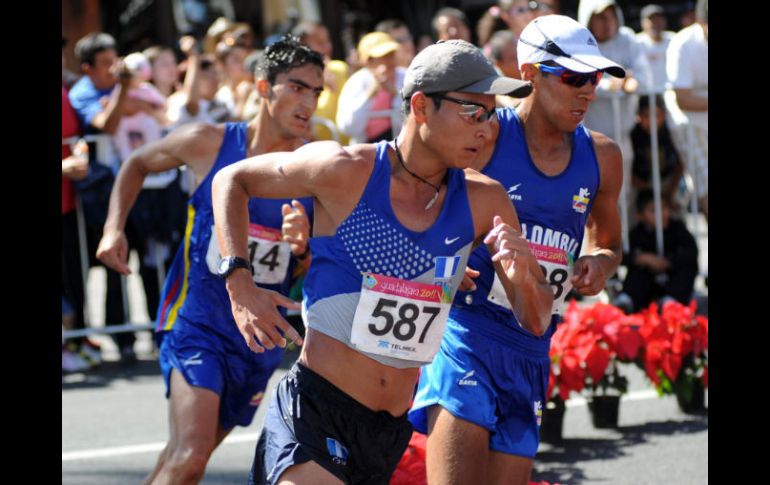 Barrondo (adelante) se proclamó campeón Panamericano en Marcha.EFE  /