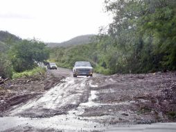 El huracán dejó afectaciones en cientos de viviendas y carreteras.  /