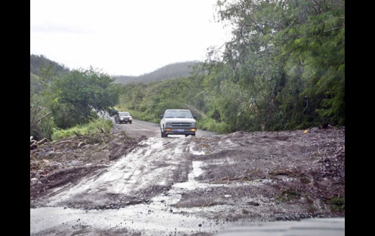 El huracán dejó afectaciones en cientos de viviendas y carreteras.  /