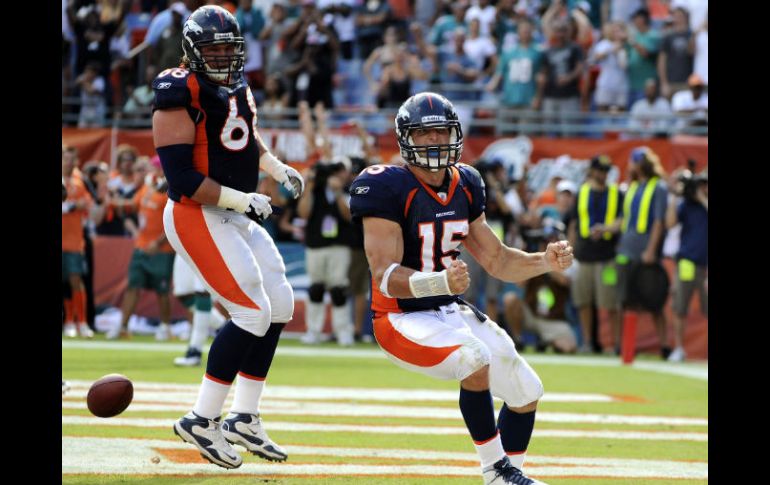 el jugador de Broncos Tim Tebow (15) celebra el marcador final de su encuentro. REUTERS  /