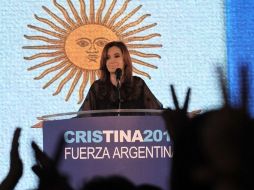 Cristina Fernández de Kirchner festejó la victoria en un discurso ante cientos de seguidores. AFP  /