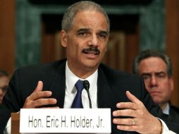 El secretario de Justicia, Eric Holder dijo que no permitirá que se le de la espalda al pasado del inmigrante.  /