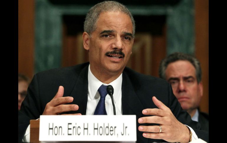 El secretario de Justicia, Eric Holder dijo que no permitirá que se le de la espalda al pasado del inmigrante.  /