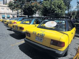 Día tras día, los taxistas esperan a que la ''Fiesta de América'' les reporte beneficios económicos.  /