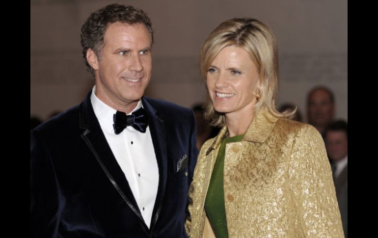 El actor y comediante Will Ferrell con su esposa Viveca Paulin, arribando al Centro Kennedy. REUTERS  /