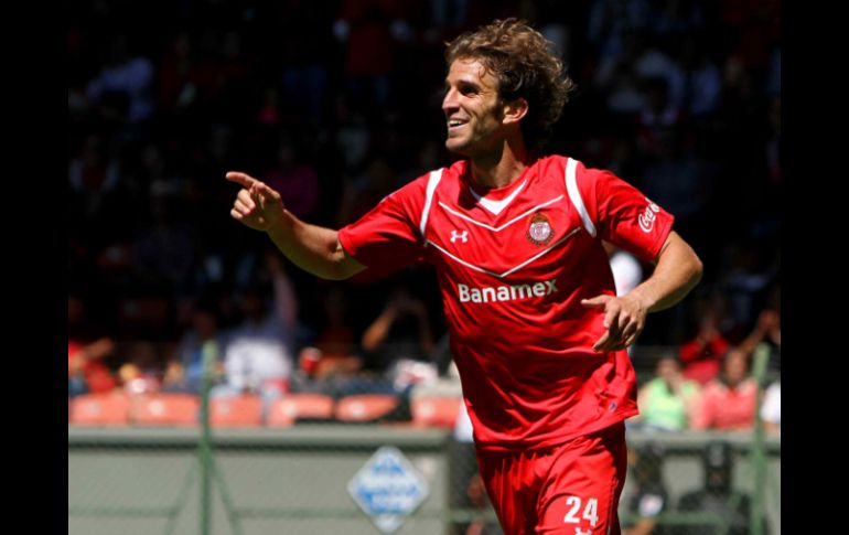 Ivan Alonso de Toluca celebrando un gol, durante juego de la semana14 del Apertura 2011. MEXSPORT  /