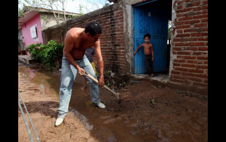 La prioridad es abastecer de agua a las comunidades que aún permanecen anegadas.  /