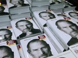 Steve Jobs y Mark no eran amigos pero mantenían una relación cercana. Hoy su biografía salió a la venta. REUTERS  /