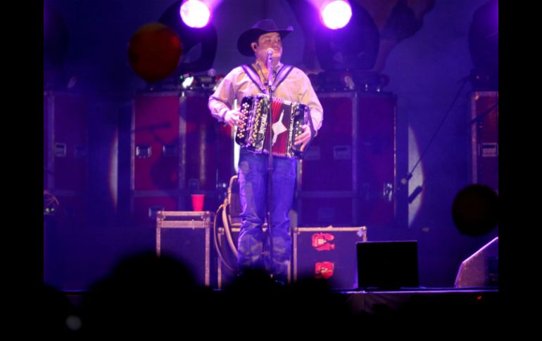 La banda encabezada por Ricky Muñoz hace bailar a más de 25 mil espectadores en el Auditorio Benito Juárez.  /