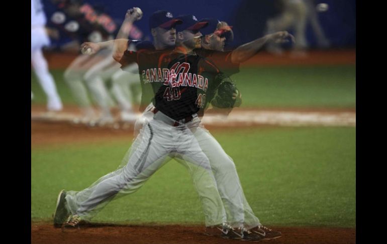 Shawn Hill, del equipo canadiense, se enfrentará a su vecino del sur para buscar llevarse la presea áurea. MEXSPORT  /