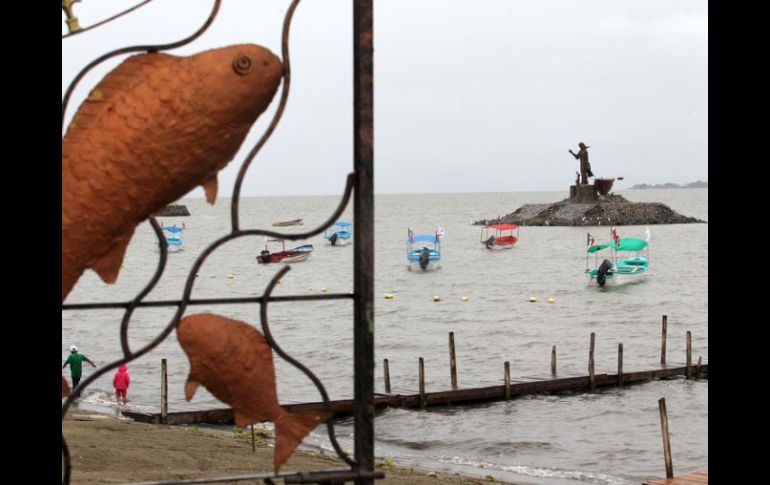 El lago de Chapala fijó su cota máxima de 2011 en la 95.44, al recuperar por lluvias 24 centímetros. ARCHIVO  /