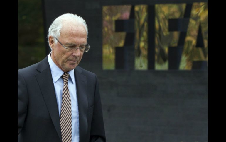 Franz Beckenbauer lidera al equipo de la FIFA interesado en modificar algunas reglas del deporte. AP  /