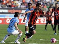 En su último encuentro contra Jaguares, San Luis (izquierda) perdió 3 a 1. AFP  /