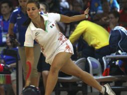 Aseret Zetter se colgó junto a Góngora la medalla de plata en boliche femenil. MEXSPORT  /