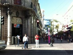 Semáforos se encendieron de nuevo  a las 16:30 horas, como éste en las calles Colón y Madero.  /