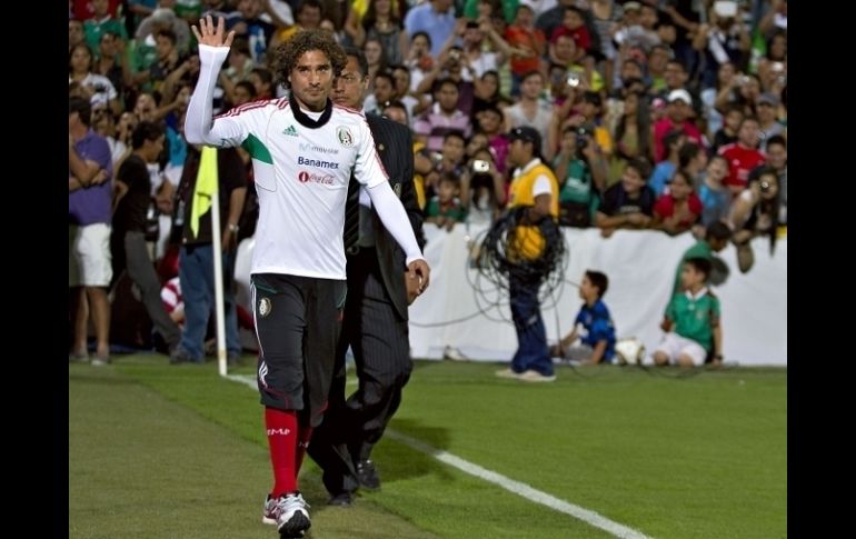 El arquero de la Selección Mexicana ya aprendió el idioma y disfruta los momentos que está viviendo a nivel personal. MEXSPORT  /