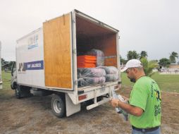 En las zonas más afectadas por “Jova”, autoridades brindan servicios básicos a la población.  /