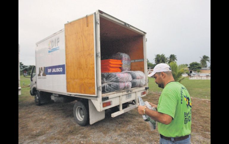 En las zonas más afectadas por “Jova”, autoridades brindan servicios básicos a la población.  /