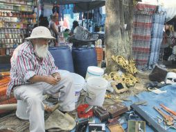 Una vez aprobado el dictamen de la Comisión de Mercado y Central de Abasto, comerciantes instalados sin autorización serán retirados.  /